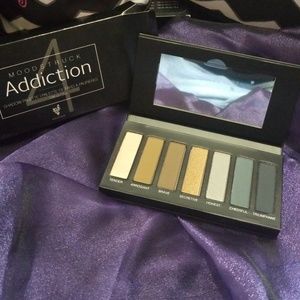 Younique Addiction Palette #4